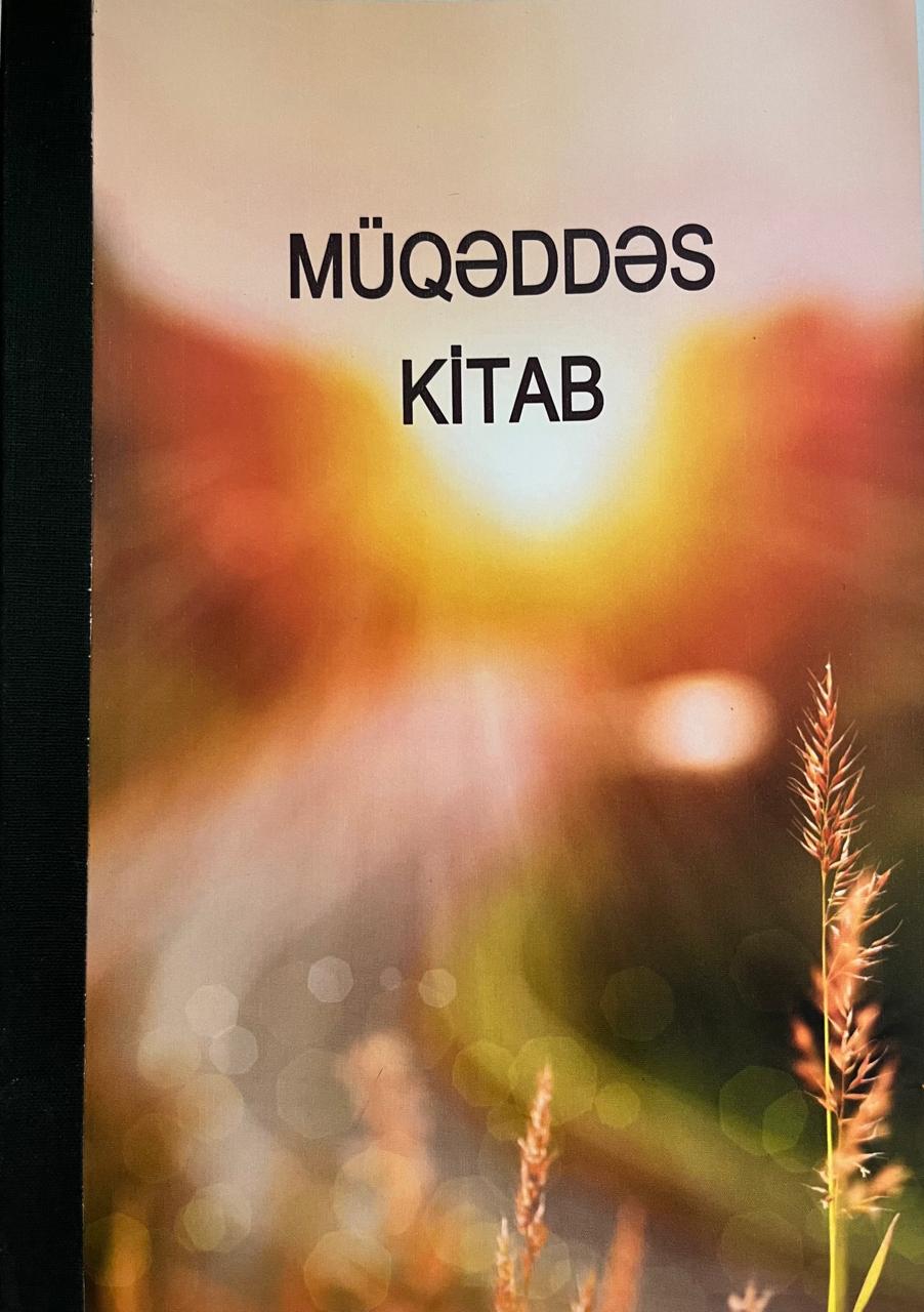 Müqəddəs Kitab (latınca)